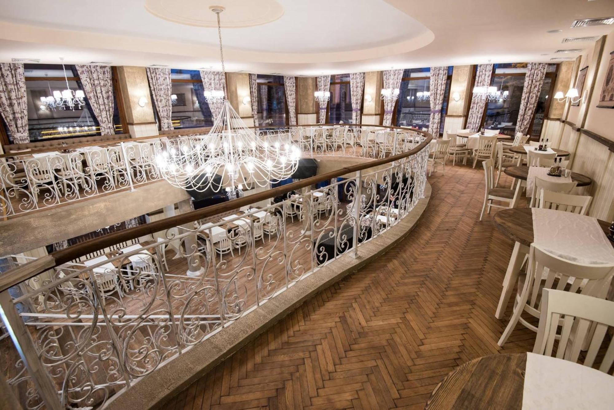 Hotel Victoria 파나규리슈테 외부 사진