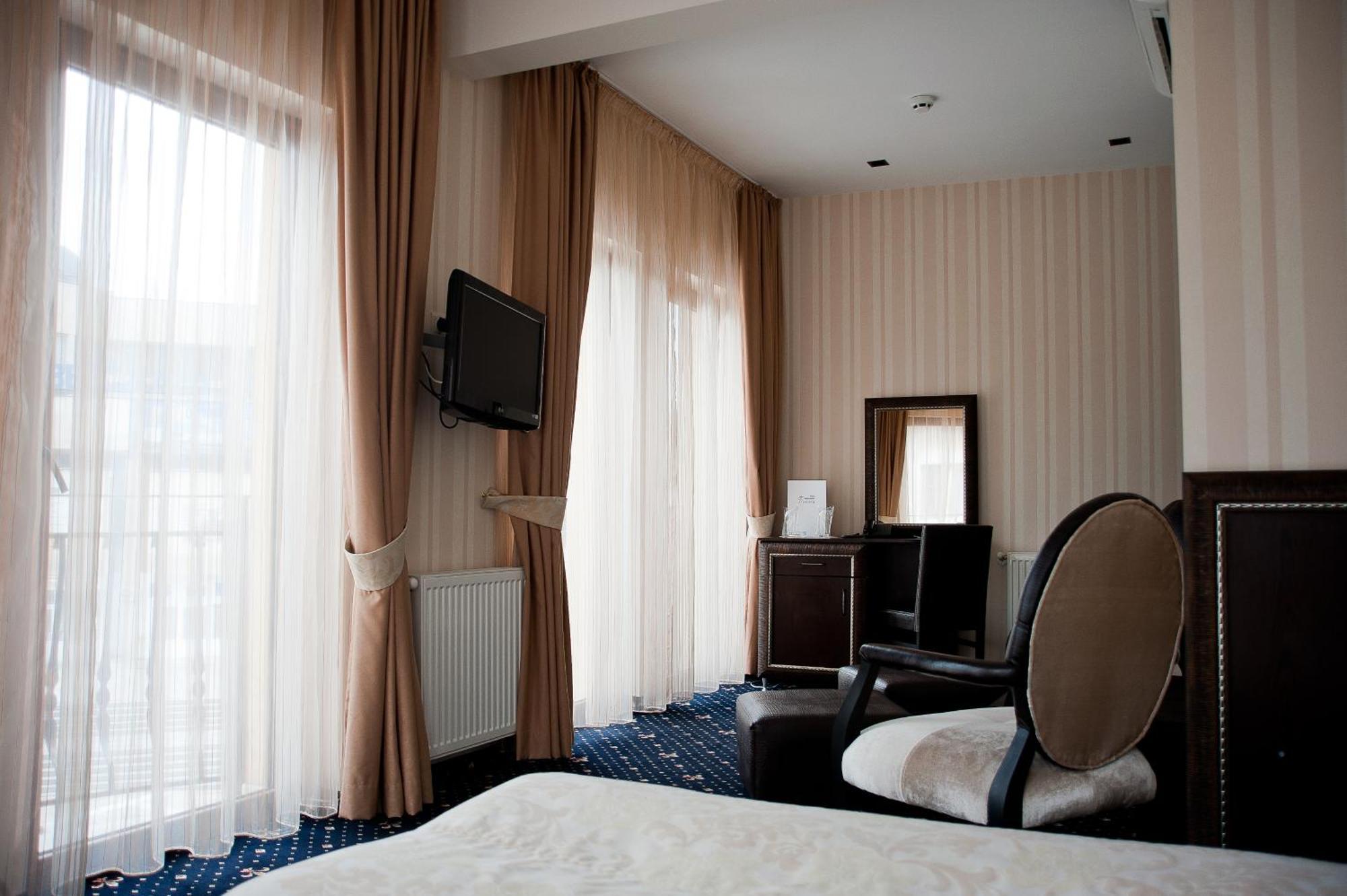 Hotel Victoria 파나규리슈테 외부 사진